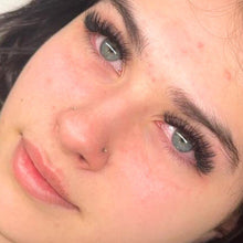 Load image into Gallery viewer, 10D Blossom eyelash extensions